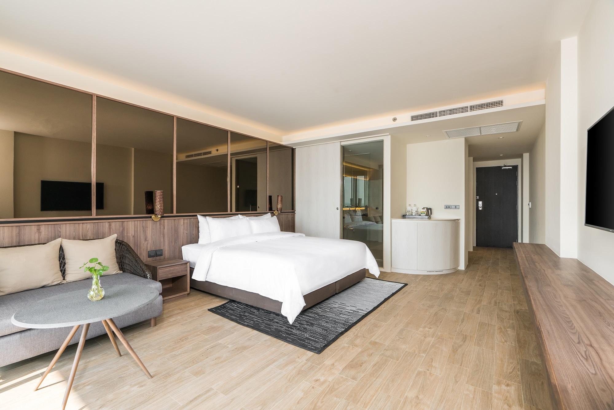 Oceanview Skybath King Room,1284134740:JPEG